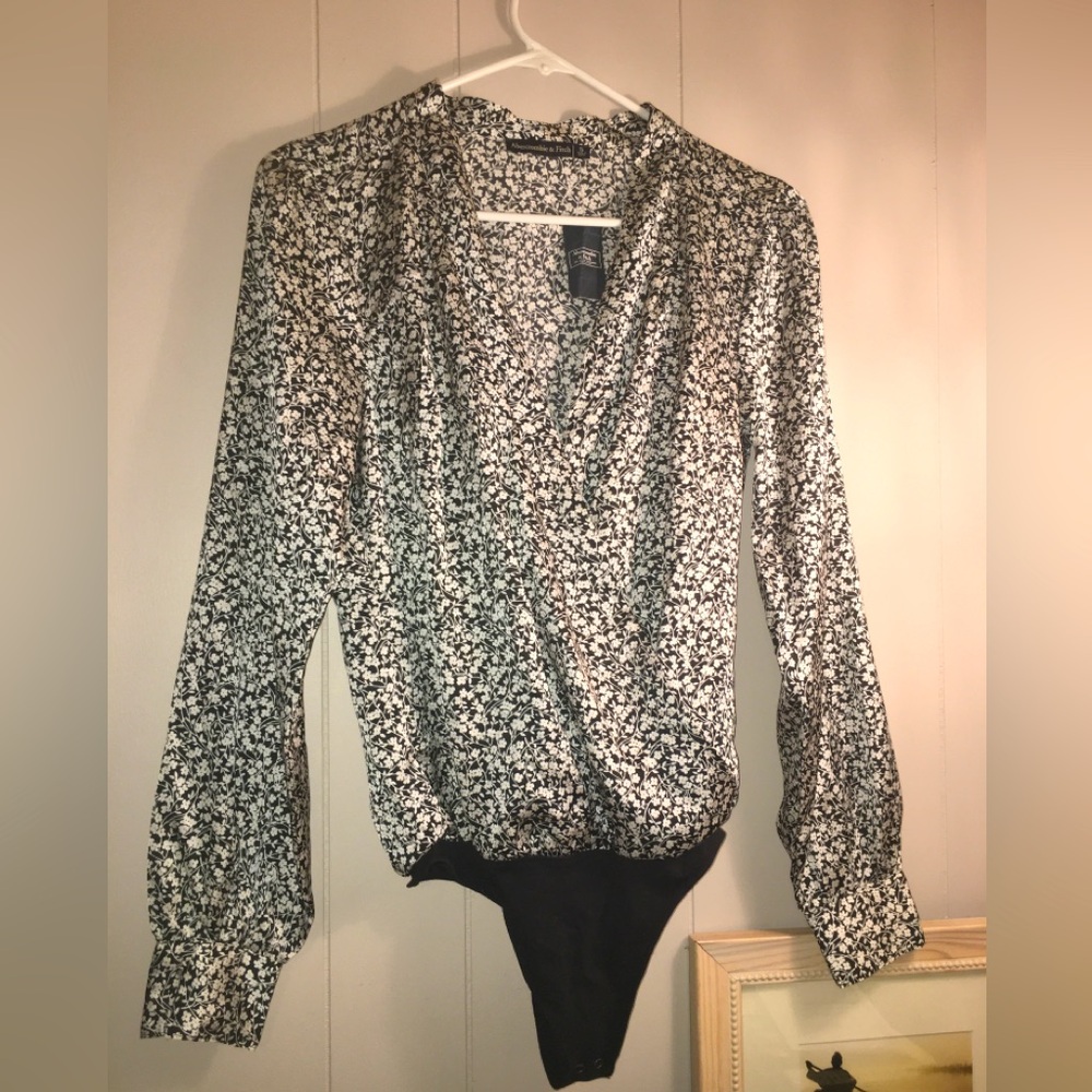 NWT Abercrombie and Fitch navy bodysuit size small.